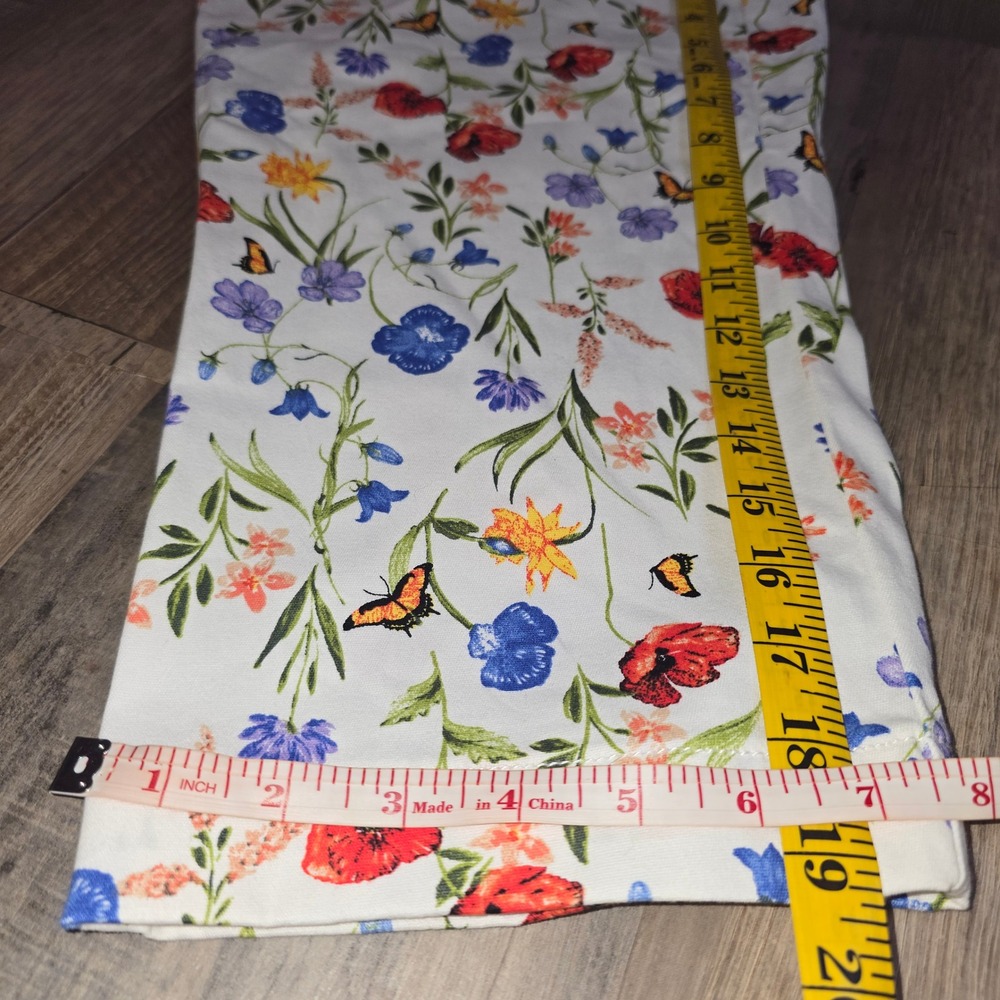 St Johns Bay Floral Capri Pants Womens 8 White Multi Butterfly Tummy Control NWT - Picture 13 of 16